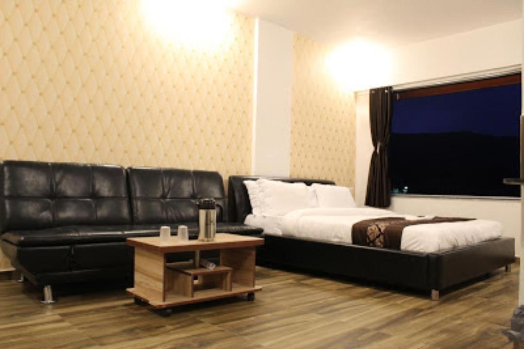 Strawberry Hills Saputara Hotell Eksteriør bilde